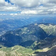 Flugwegposition um 13:33:51: Aufgenommen in der Nähe von Bezirk Surselva, Schweiz in 3748 Meter